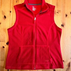 Women’s red Gap fleece vest with zipper and pockets. Size M.